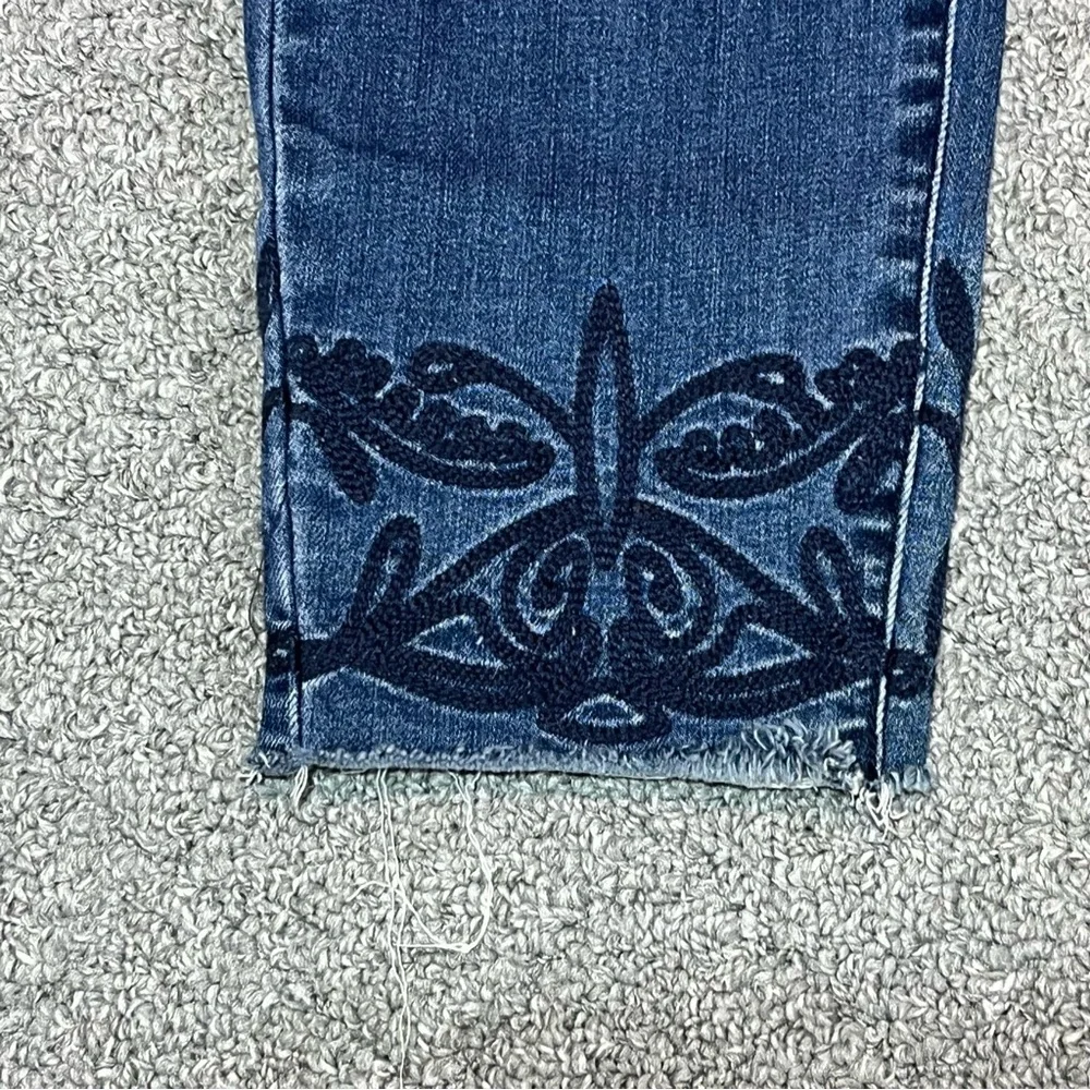 Liverpool The Crop Denim Jeans Womens Size 8 Blue Embroidered Raw Hems - Picture 10 of 15
